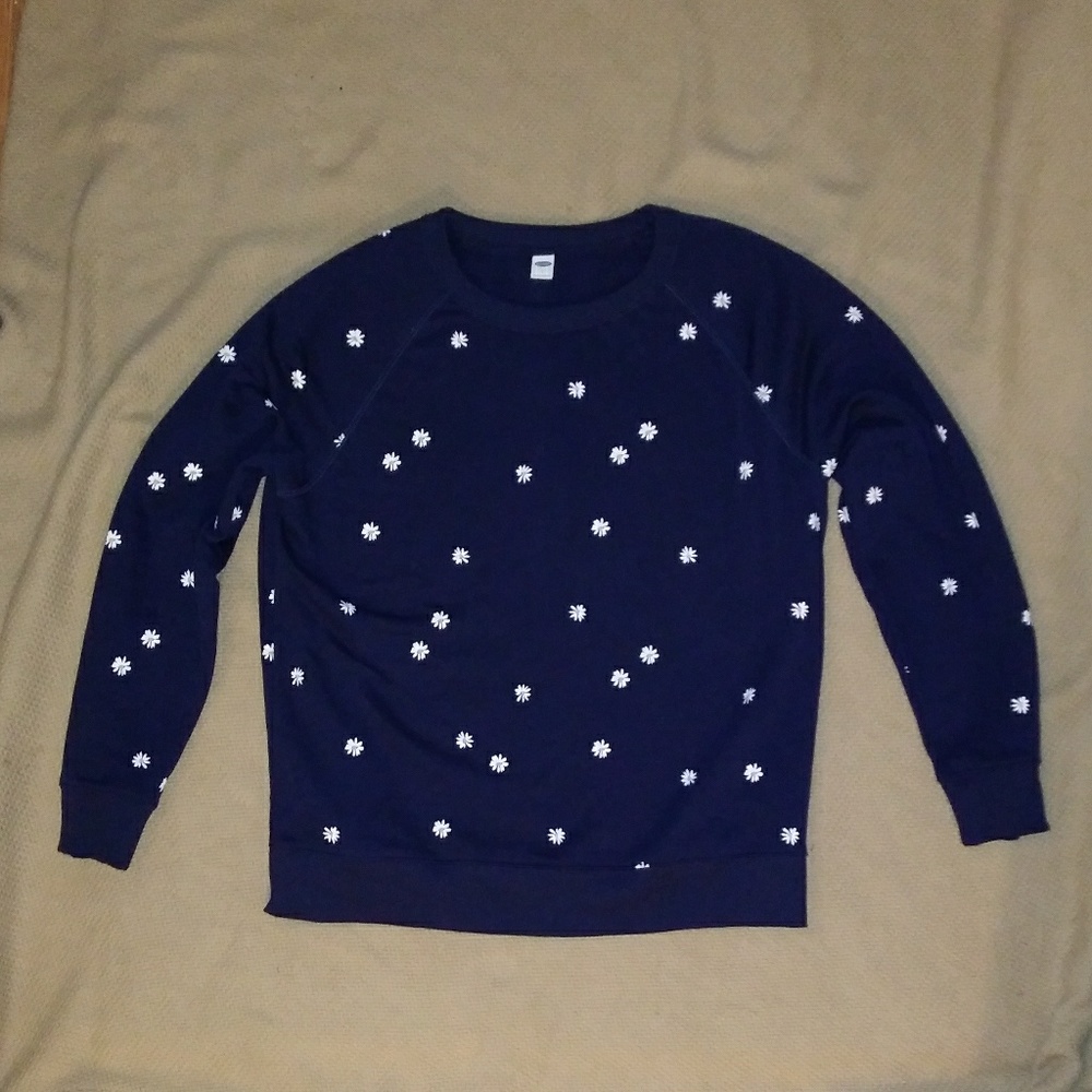 Cozy daisy sweatshirt!